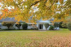 5Rooms life-style in City—“Golden Harvest Retreat” - Newstead