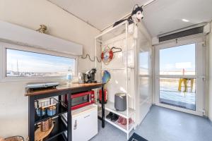 Cozy Floating house with sauna