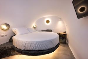Elia 2 bedroom cavehouse with indoor jacuzzi