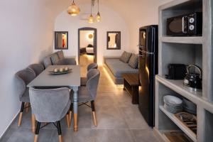 Elia 2 bedroom cavehouse with indoor jacuzzi