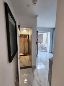 Spacious and bright one bedroom apartment