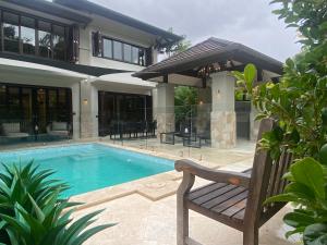 AQUA Beachfront Villa Port Douglas