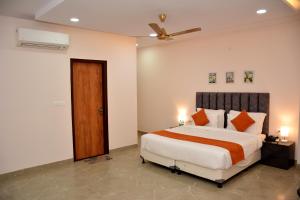 Hotel The Grand