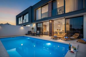 Luxury Villa Etera with Heated Pool