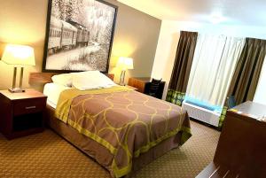 Super 8 by Wyndham Hinton-Free Breakfast,Wifi,Parking