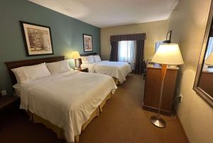 Queen Room with Two Queen Beds, Mobility Access and Roll-In shower, Non-Smoking room in Holiday Inn Express - Newell-Chester WV an IHG Hotel