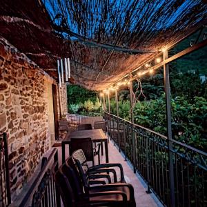 Maisons de vacances Mes Maisons Gardoises, Two Gites sleeping 13 with Two Private pools, Kids Room, Laundry, Disco, free WiFi, Linen and Dog's are Welcome : photos des chambres
