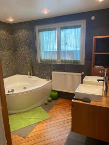 Villas Maison familiale, professionnel 10min CERN Geneve : photos des chambres