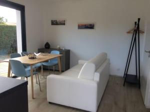 Appartements Joli studio de 25m2 avec terrasse, ideal pour un couple : photos des chambres