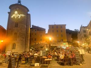 Hyères studio refait à neuf dans la cité médiévale