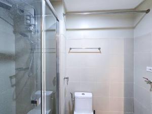 1BR Condotel with Balcony at FAME Residences #FM22