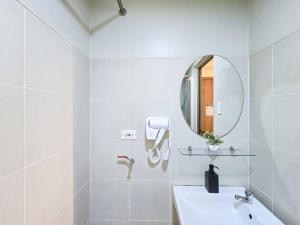 1BR Condotel with Balcony at FAME Residences #FM22