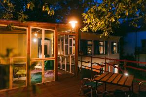 The Upholstery Tinyhouse Deluxe Eco Chalet Kreativ Citynah