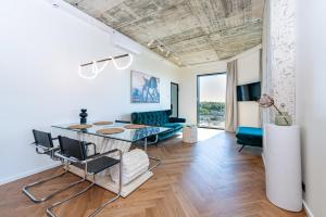 Panoramic View 1 BD Apartment by Domvia