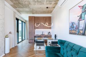 Panoramic View 1 BD Apartment by Domvia