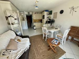 Appartements GRAND STUDIO LUMINEUX : photos des chambres