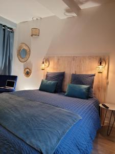 3 Appartements DEUX chambres , 1 studio ,Létablissement LA PLAGE A 2 PAS, NETFLIX, lits faits à votre arrivée, serviettes de toilette, Ménage, Wifi, en hyper centre ,Plage à 100m, BOX à Vélos, paiement 3 fois sans frais, prix tout compris