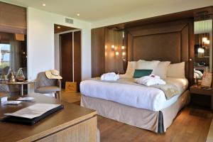 Junior Suite with Sea View and Terrace - Disability Access room in Hôtel Le Week end