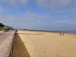 Appartements Charmant T2 renove a 300m de la plage avec parking prive a Courseulles-sur-Mer - FR-1-746-3 : photos des chambres