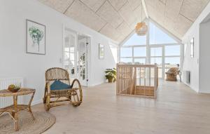 6 Bedroom Stunning Home In Højer