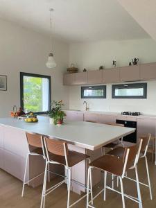 Villas Villa moderne avec piscine : photos des chambres