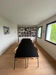 Villas Villa moderne avec piscine : photos des chambres