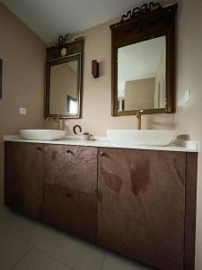 Villas Villa moderne avec piscine : photos des chambres