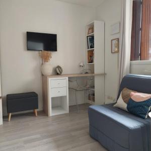 Perfect Studio down the Sacré Coeur