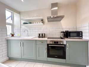 Central Buxton - Modern Cottage - Peak District