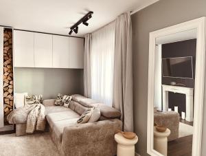 In Maramu’ la Mocanita!