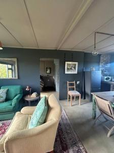 The Chicken Lodge - Charming Farm Cottage