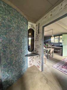 The Chicken Lodge - Charming Farm Cottage