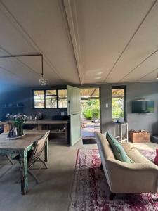 The Chicken Lodge - Charming Farm Cottage