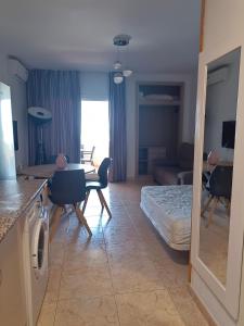 Benalbeach con vistas en primera linea de playa