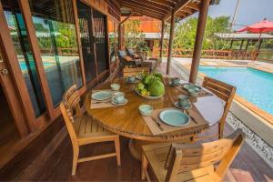 Baankwaeom Boutique Homestay Amphawa