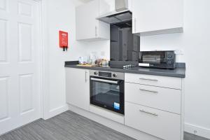 Sapphire Apartments by YourStays - Luxury 2 Bedroom Apartments in Crewe