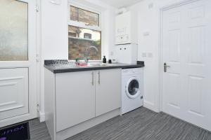 Sapphire Apartments by YourStays - Luxury 2 Bedroom Apartments in Crewe