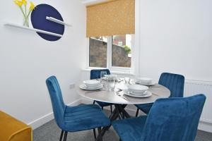 Sapphire Apartments by YourStays - Luxury 2 Bedroom Apartments in Crewe