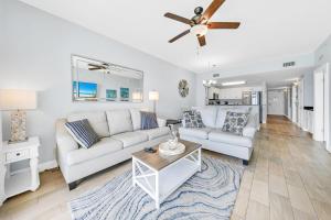 Calypso 2-1102 West