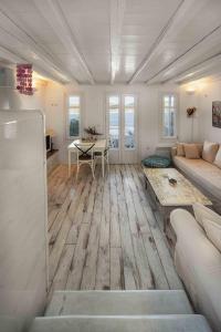 DewHouse, Livadi Serifos