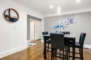 Comfy Modern and Cozy Queen Beds Free Parking