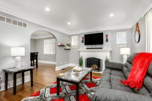 Comfy Modern and Cozy Queen Beds Free Parking