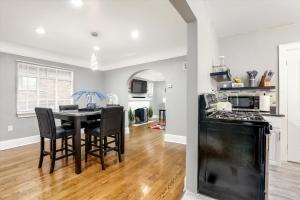 Comfy Modern and Cozy Queen Beds Free Parking