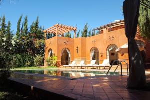 Villa piscine chauffée PV,Clim,3sdb,4ch,Staff disp