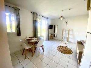 Appartements T2 Residence Sun Hols les Rives du Lac piscine, jardin : photos des chambres
