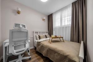 Warsaw Centrum Apartment - Workspace, Balcony - by Rentujemy