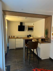 Love room: Aux plaisirs des sens jacuzzi privé