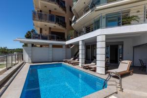 Private swimming pool three-story apartment with a superb view