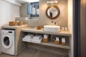 Elia 2 bedroom cavehouse with indoor jacuzzi