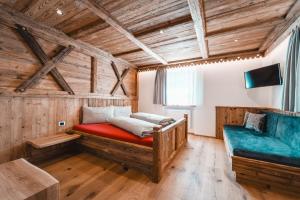 ALMRESIDENZ UNTERRAIN -1 km BY CAR DISTANCE SKI SLOPES KRONPLATZ